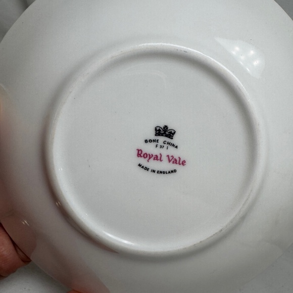 Vintage Royal Vale Tea Cup and Saucer Set Pink Yellow Roses Bone China England - Picture 3 of 7